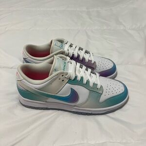 Nike Women's dunk low / unlock your space
